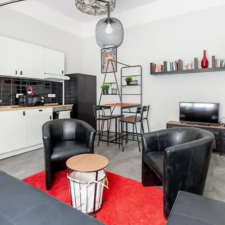 Kz10e Paola On Kazinczy Utca