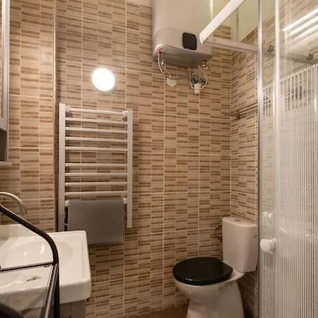 Kz10e Paola On Kazinczy Utca * Budapeste