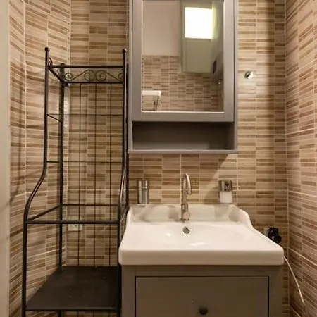 Kz10e Paola On Kazinczy Utca Budapeste