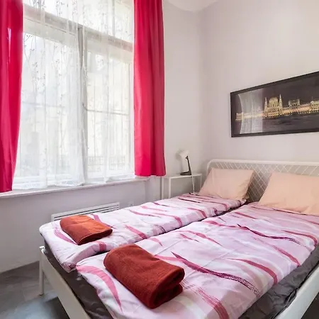 Kz10e Paola On Kazinczy Utca Apartmán Budapešť